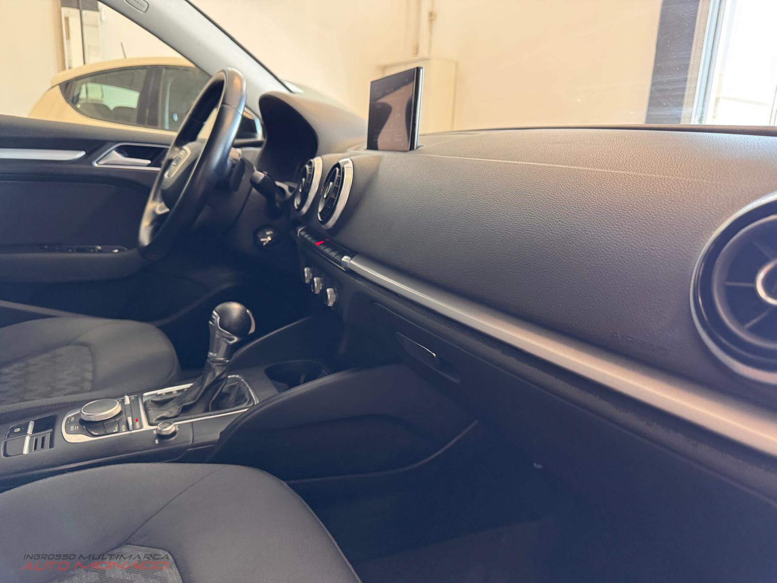 Audi A3 1.6 TDI 105cv Business 2014