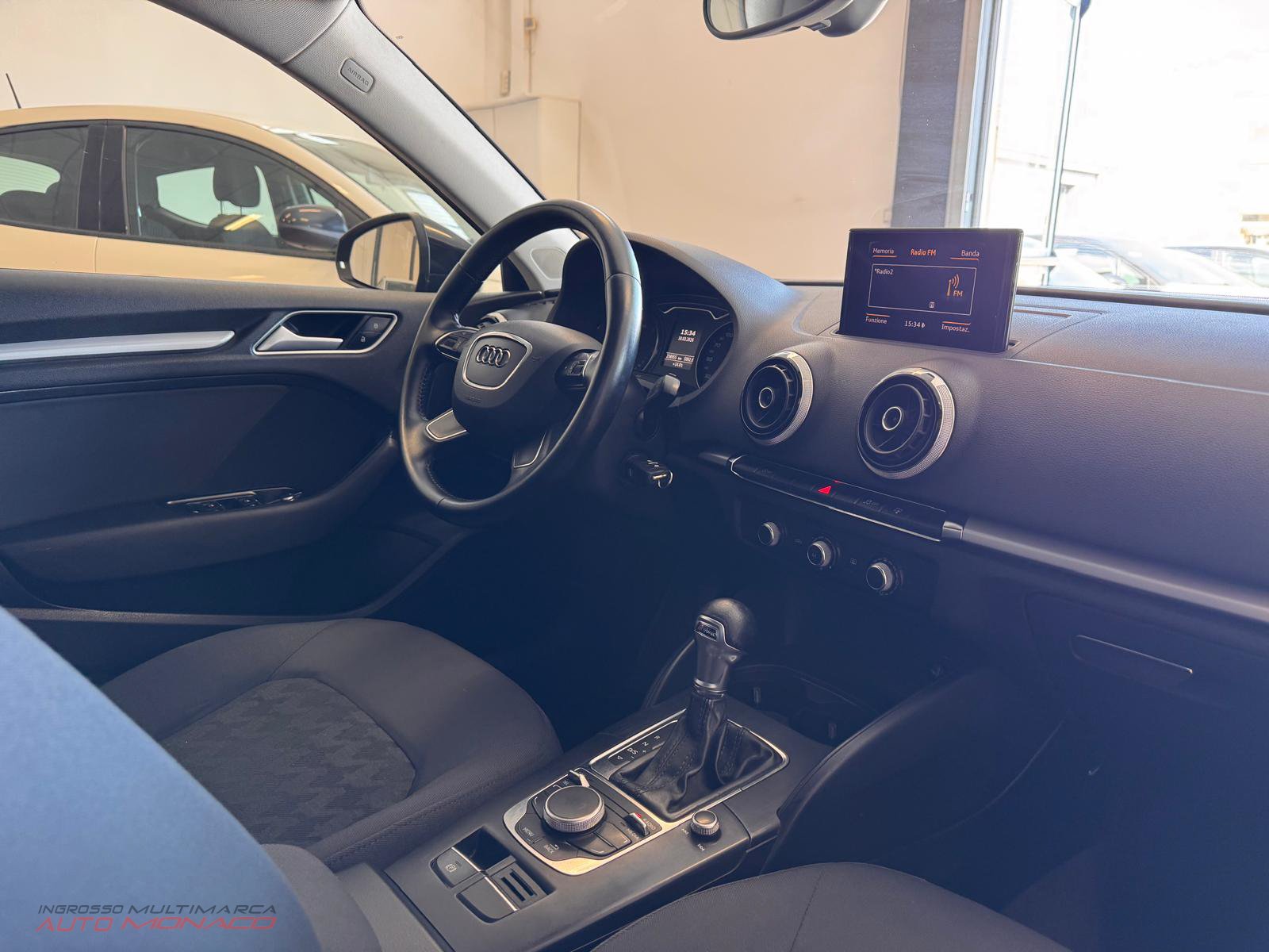 Audi A3 1.6 TDI 105cv Business 2014