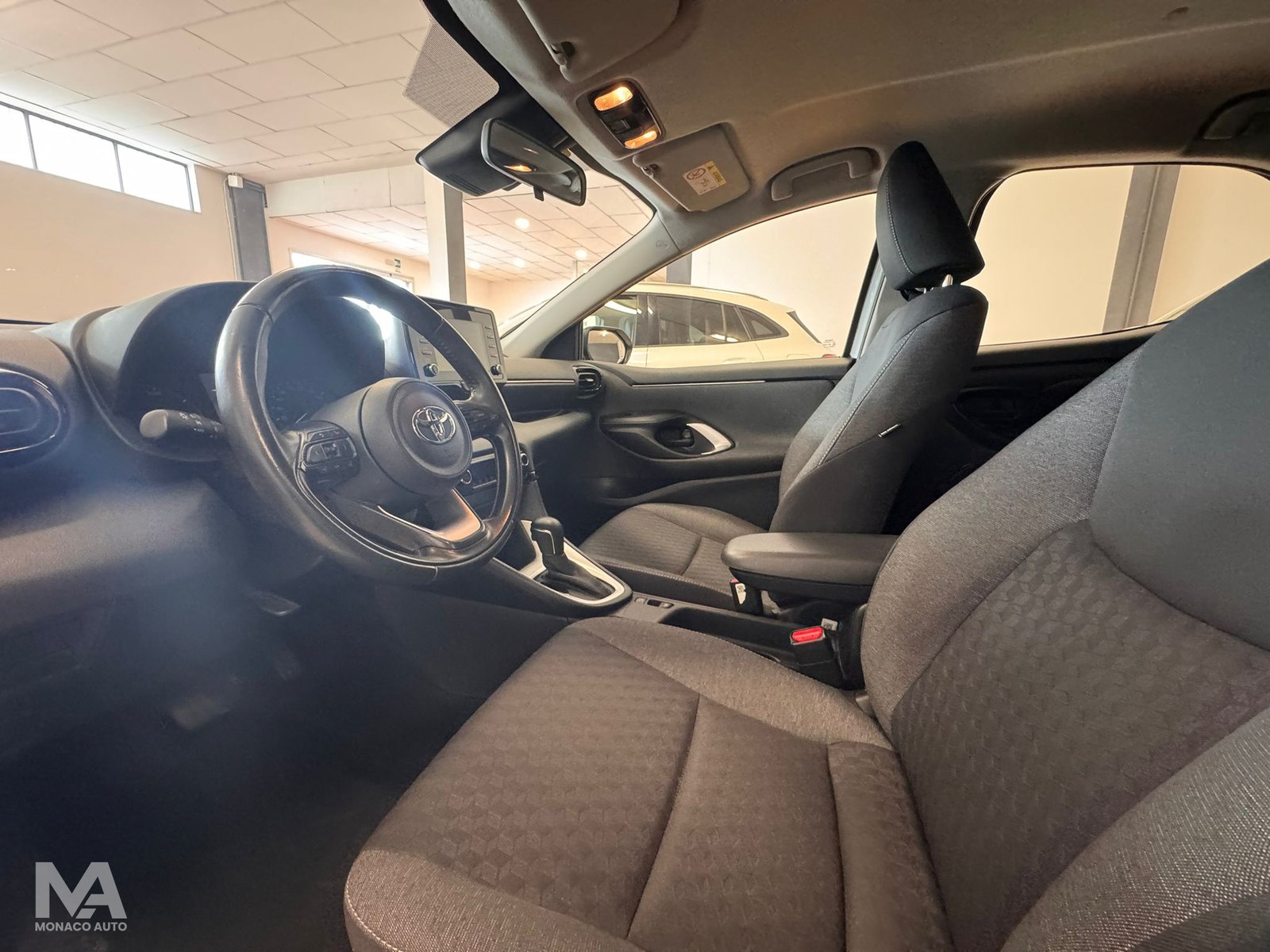 Toyota Yaris 1.5 90cv Hybrid Business 2021