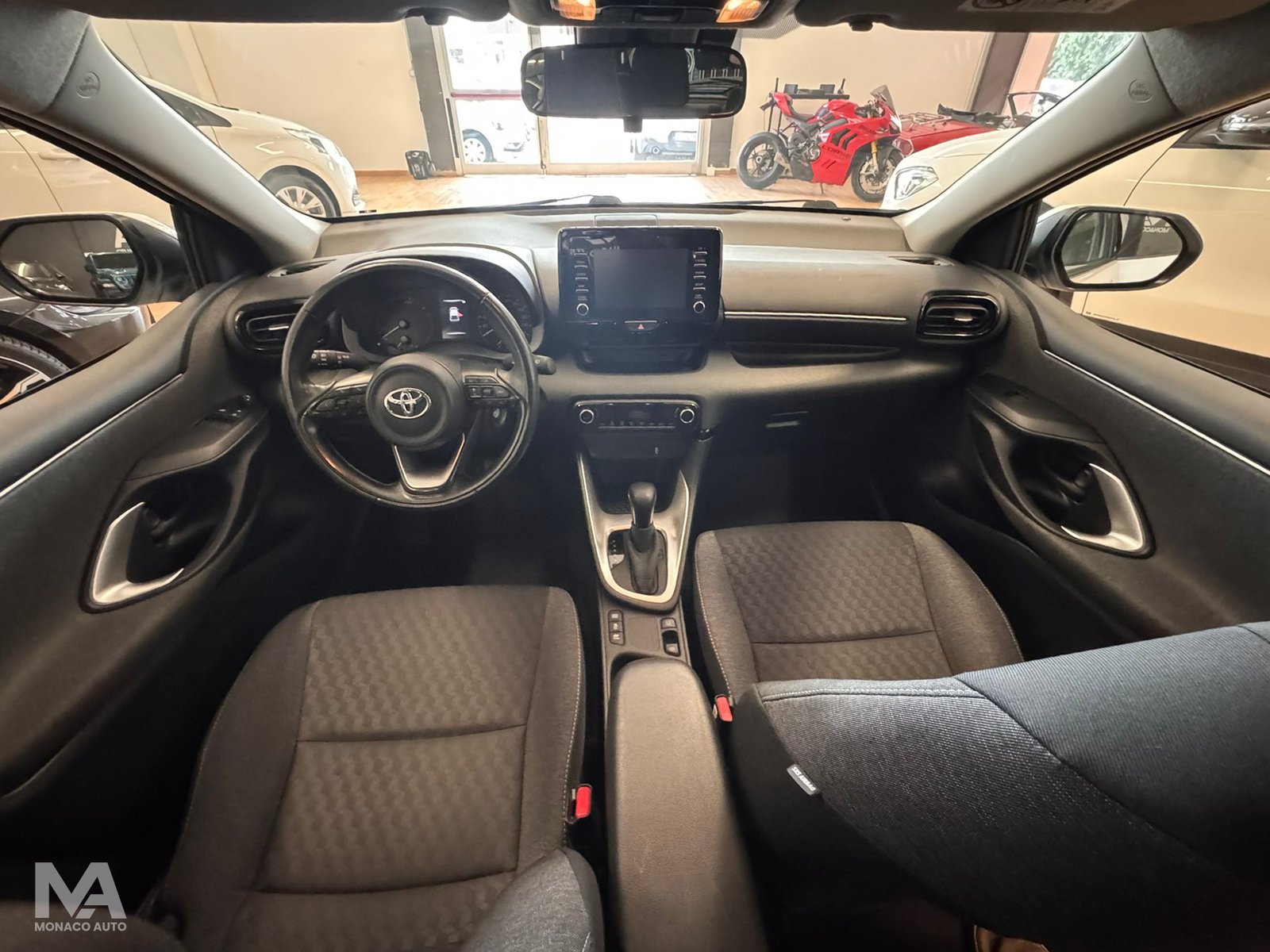 Toyota Yaris 1.5 90cv Hybrid Business 2021