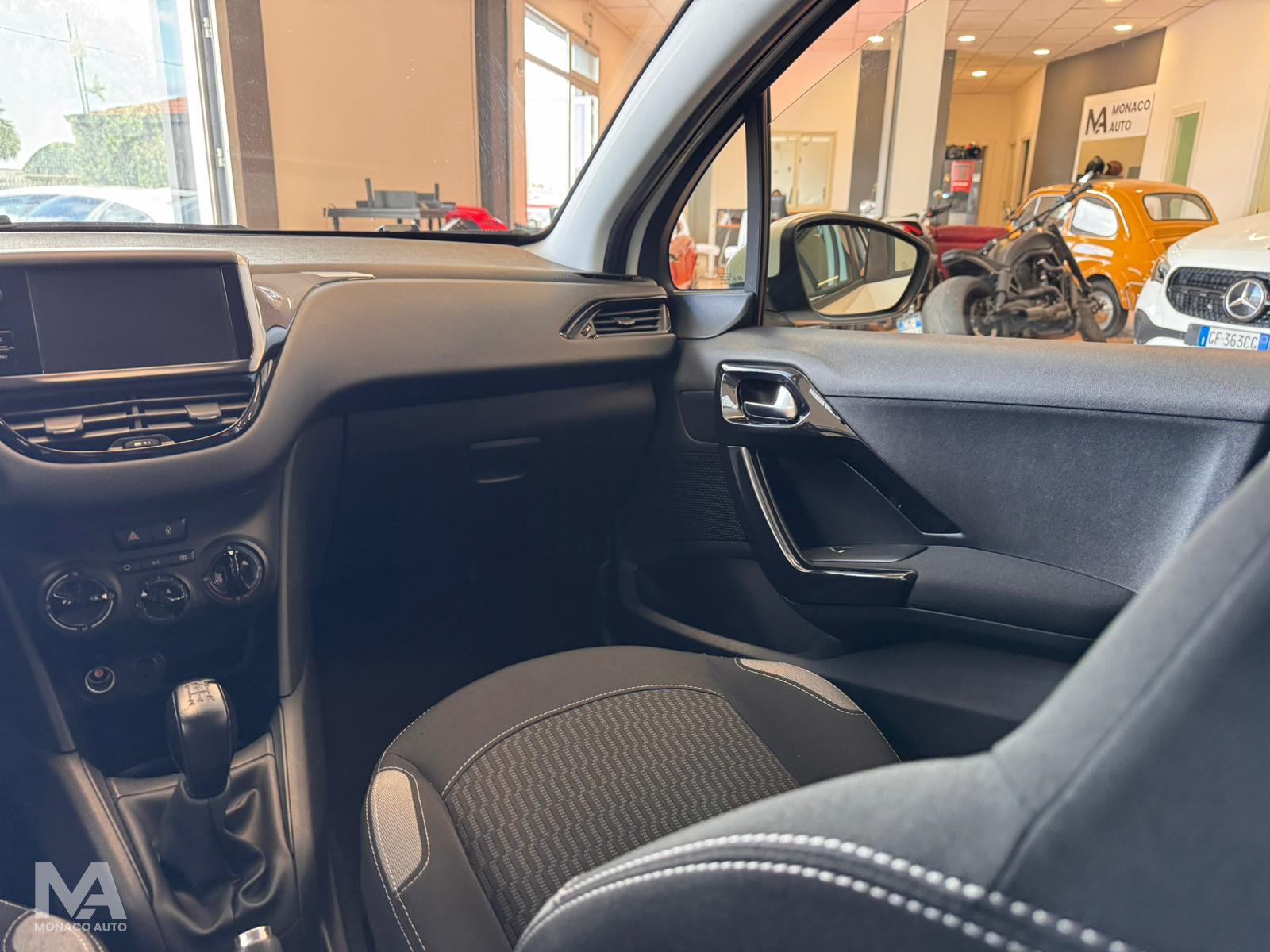 Peugeot 208 1.4 HDi 68 cv Active 2015