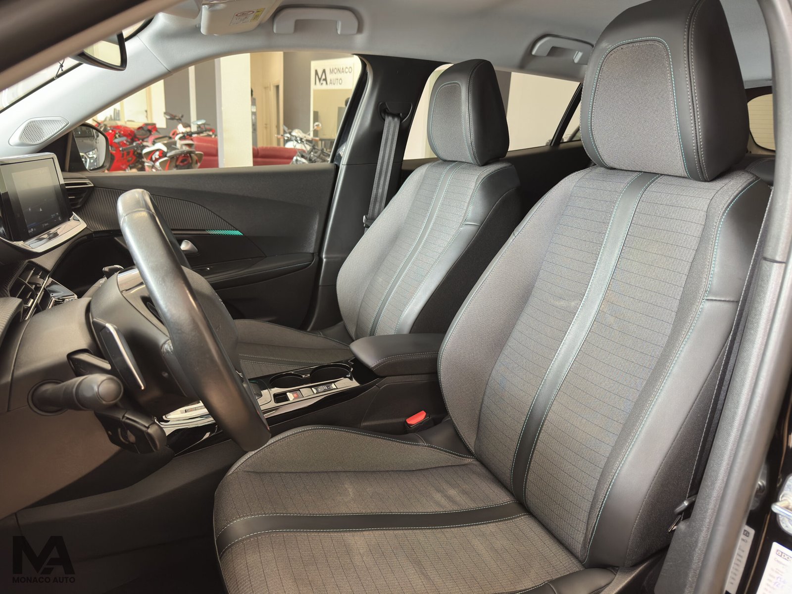 PEUGEOT 2008 ALLURE BLUEHDi EAT8 130CV 2022